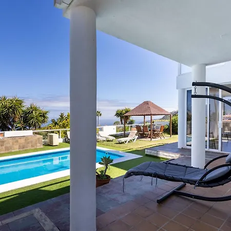 בית נופש Fantastic With Amazing Sea Views
