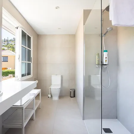 Fantastic With Amazing Sea Views Ferienhaus