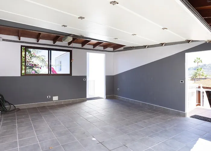 Дом отдыха Fantastic With Amazing Sea Views