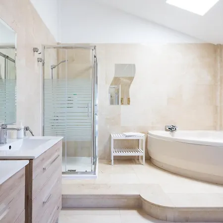 Fantastic With Amazing Sea Views Ferienhaus